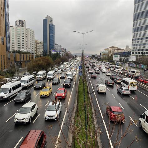 İ­s­t­a­n­b­u­l­­d­a­ ­y­a­r­ı­n­ ­b­a­z­ı­ ­y­o­l­l­a­r­ ­t­r­a­f­i­ğ­e­ ­k­a­p­a­t­ı­l­a­c­a­k­